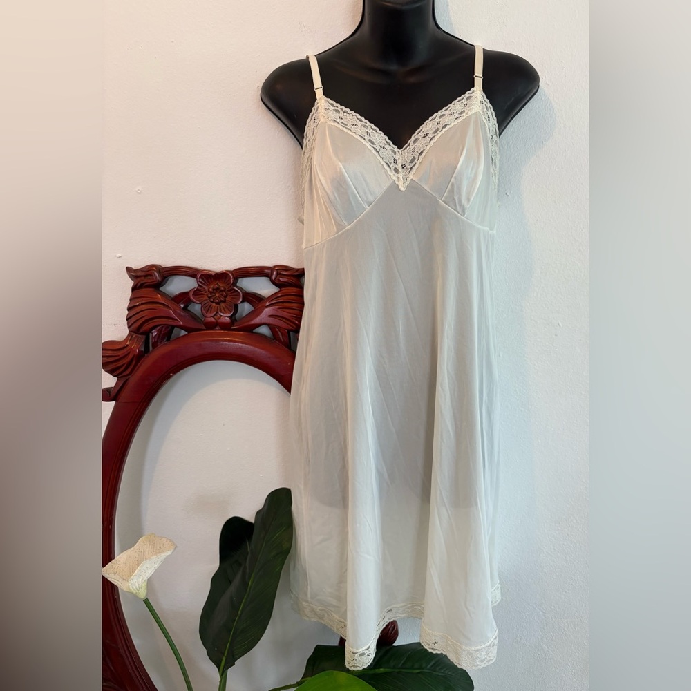 Vintage Vanity Fair Coquette Off White Lace Satin Lace Chemise Slip Dress